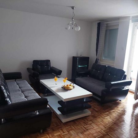 Apartman Adi ヤイツェ エクステリア 写真