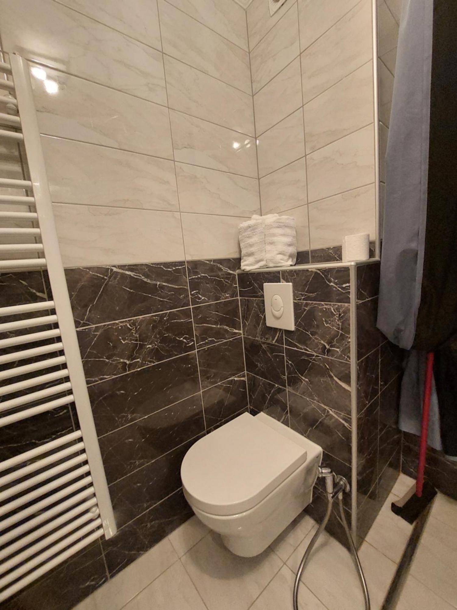 Apartman Adi ヤイツェ エクステリア 写真