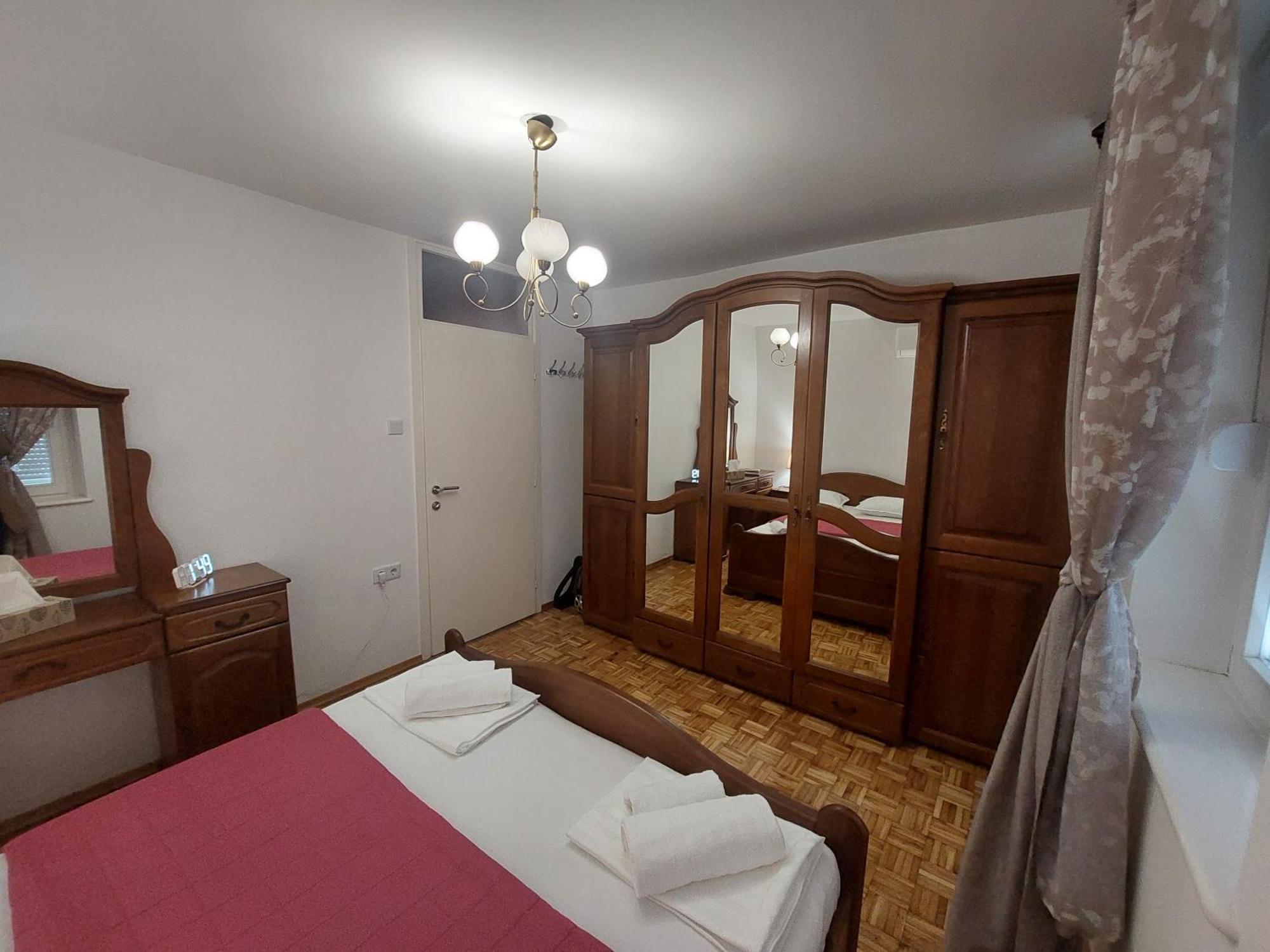 Apartman Adi ヤイツェ エクステリア 写真