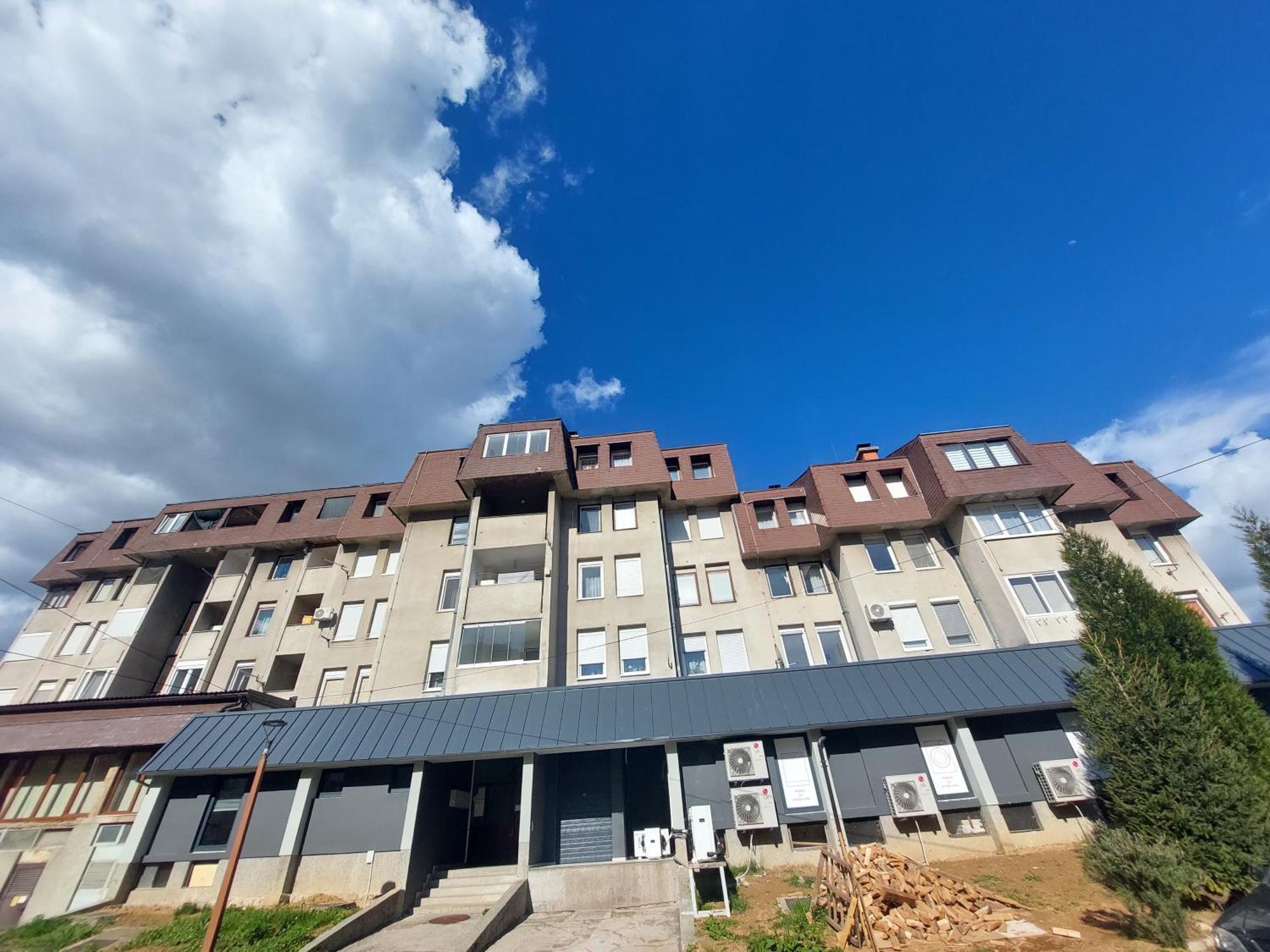 Apartman Adi ヤイツェ エクステリア 写真